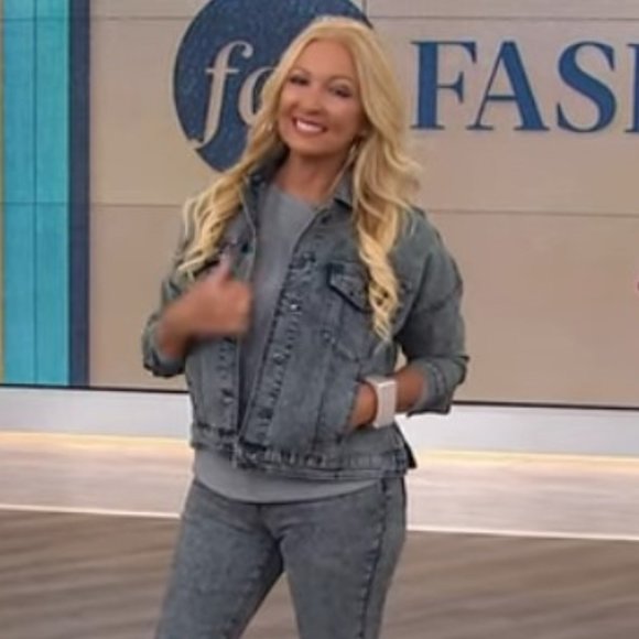 DG2 by Diane Gilman Snow Wash Boxy Jean Jacket - Picture 1 of 9